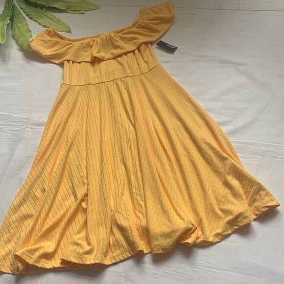 ⭐️NWT ardene off shoulder dress⭐️ - Picture 3 of 5